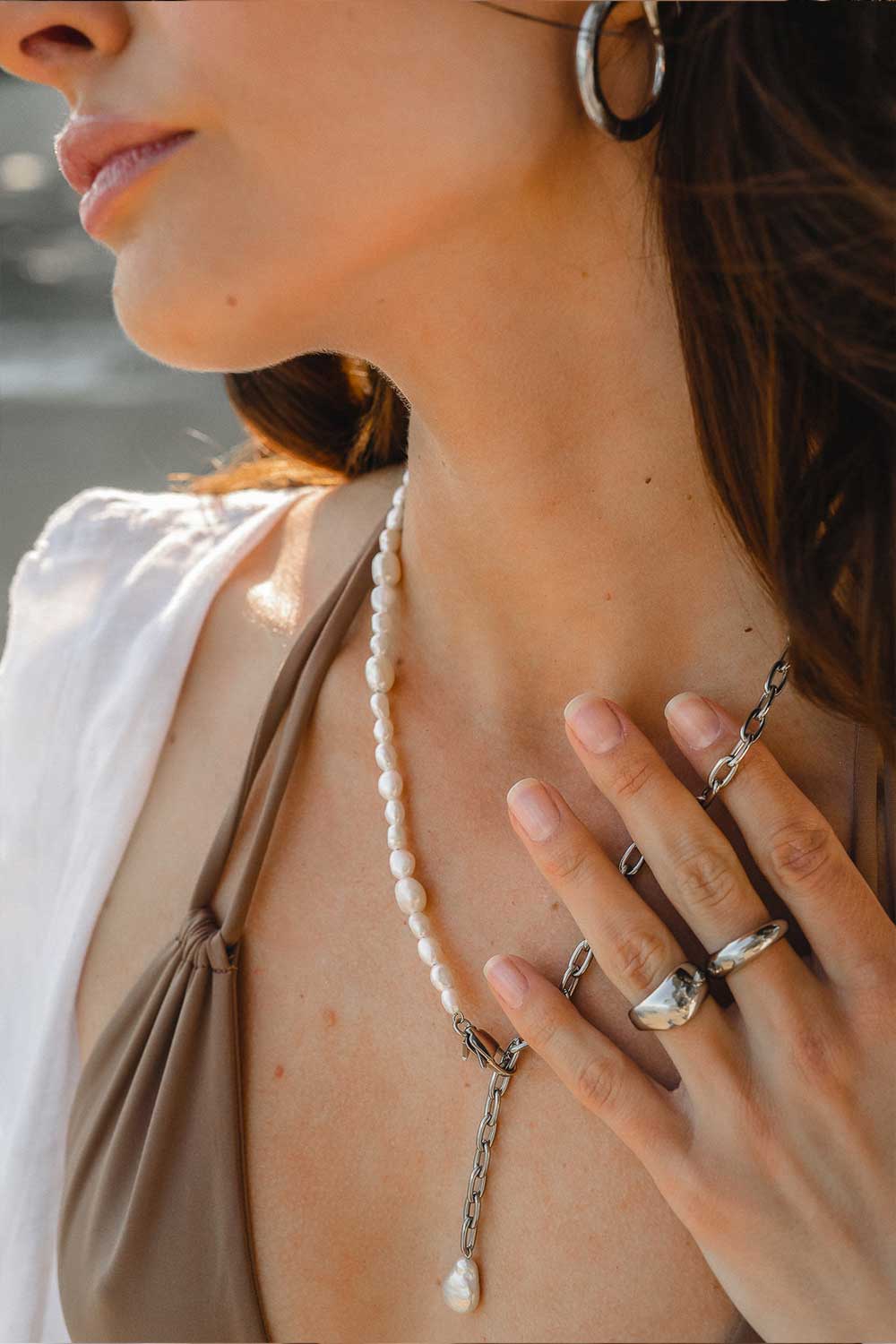 Pearl & Chain Connection Necklace - Image 3