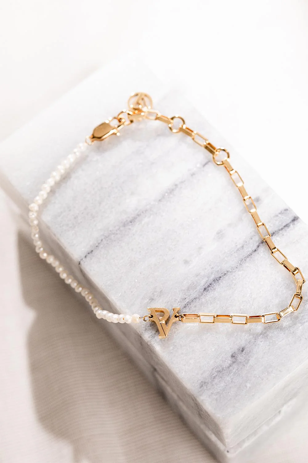 PV Pearl & Chain Bracelet - Image 3