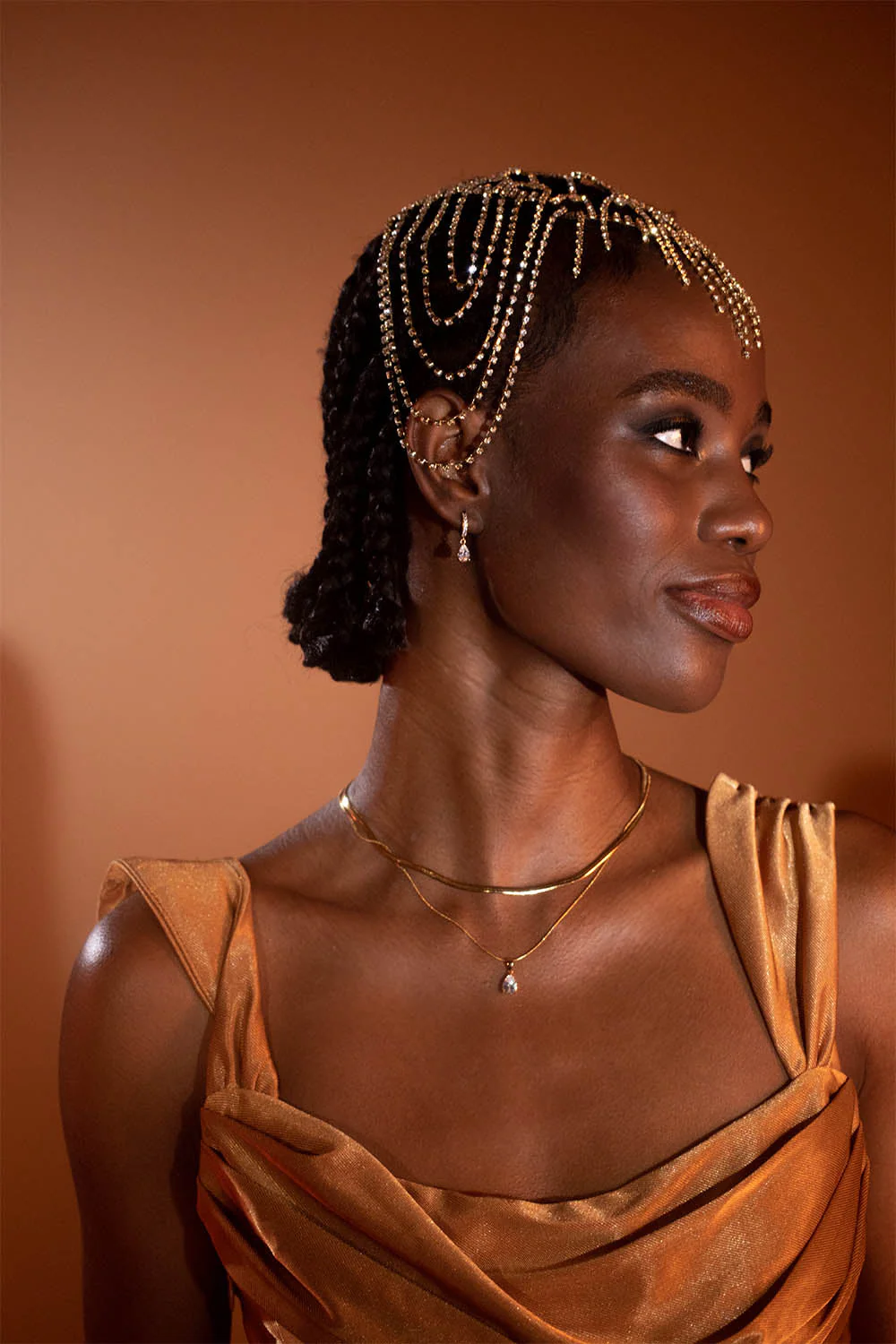 Sleek Teardrop Layer Necklace - Image 5