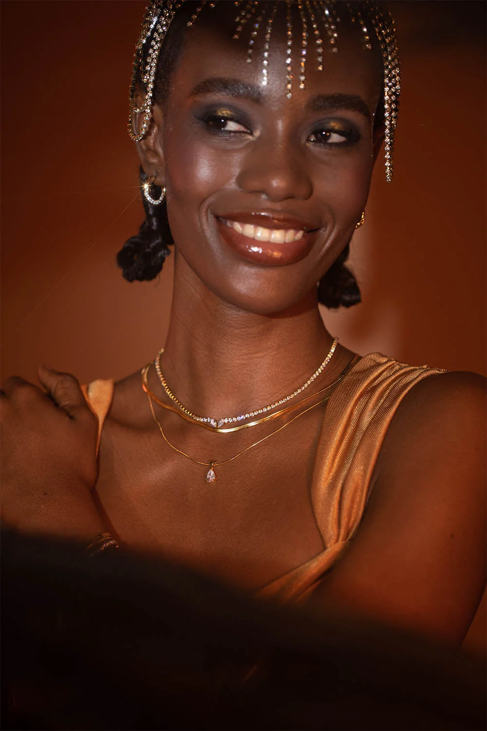 Sleek Teardrop Layer Necklace - Image 7