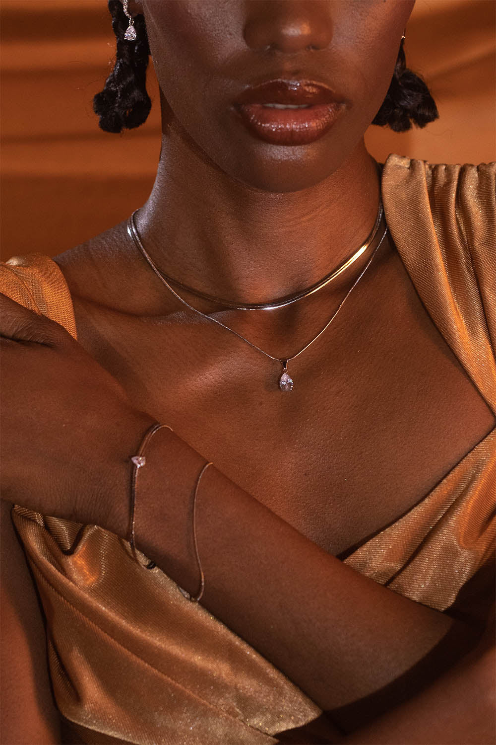 Sleek Teardrop Layer Necklace - Image 3